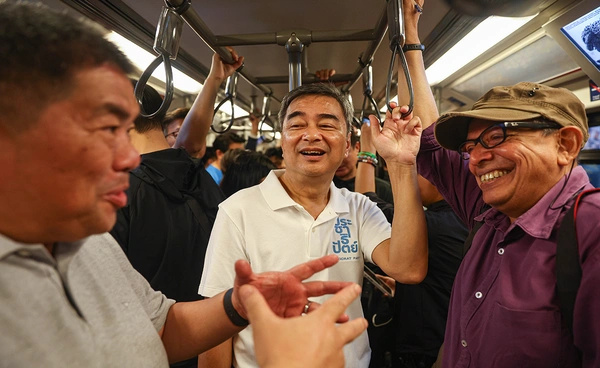 "มาร์ค" นำทีม ปชป. บุกกรุงฯ ชูนโยบาย "รถไฟฟ้า 5-30 บาท" ดัน พ.ร.บ.อากาศสะอาด แก้ฝุ่น PM 2.5