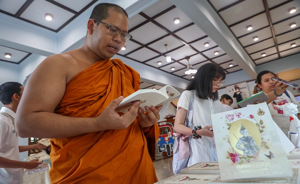 “เจ้าชายน้อย x วัดโพธิ์” คอลเลกชันการกุศลสุดอาร์ต พร้อมเปิดตัวหนังสือ “เจ้าชายน้อย” เวอร์ชันภาษาบาลี