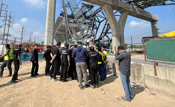  เครนถล่มถนนพระราม 2 เบื้องต้นเสียชีวิต 2 ราย เจ็บ 2 นำตัวส่งโรงพยาบาล