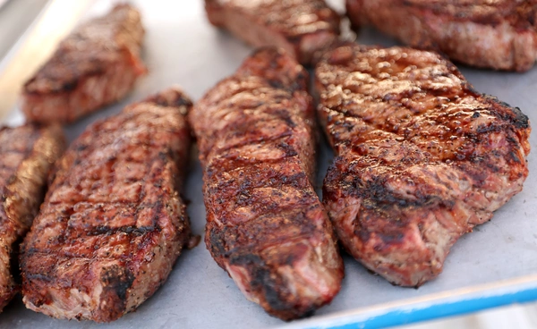 เมื่อมนุษย์เลิกกินเนื้อไม่ได้  เราจะกินต่ออย่างไร…โดยโลกไม่พัง?