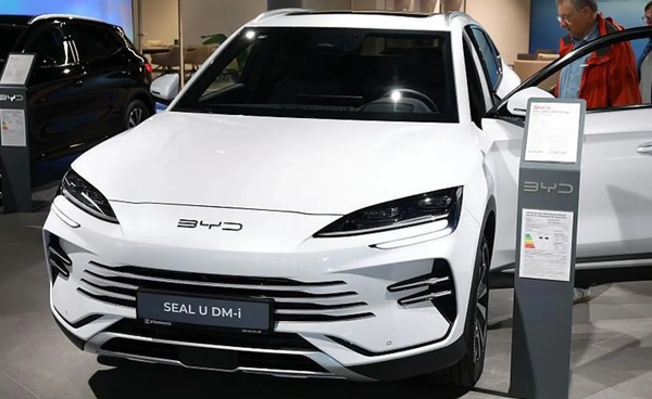 BYD ยอดขายแซงเทสลา เตรียมขึ้นเป็นผู้จำหน่ายรถยนต์ไฟฟ้าอันดับ 1 ของโลก