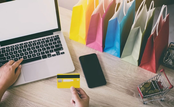 เริ่มแล้ว! เก็บภาษีสินค้านำเข้าออนไลน์ตั้งแต่บาทแรก เสื้อผ้าอาจแพงขึ้น 30% 