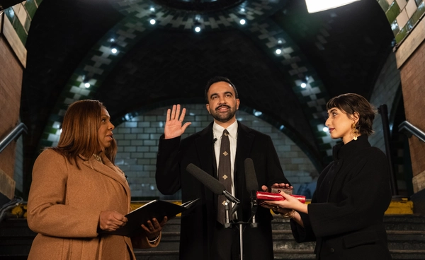 "มัมดานี" สาบานตนรับตำแหน่ง "นายกเทศมนตรีนิวยอร์ก" ที่เป็นมุสลิมคนแรก