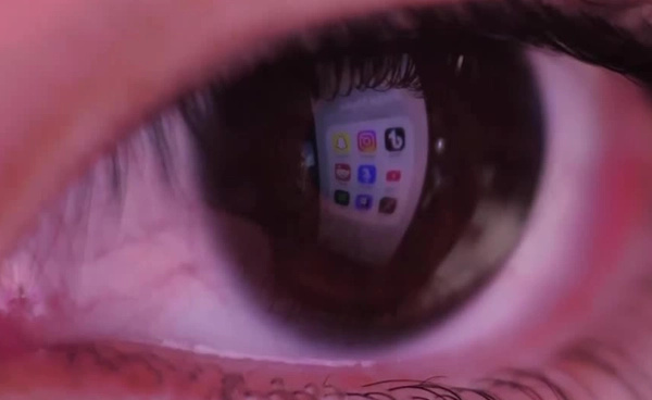 คดีสะเทือนโลก ! ฟ้อง “โซเชียลมีเดีย” ออกแบบแอปฯ “มอมเมา” เด็กให้เสพติด