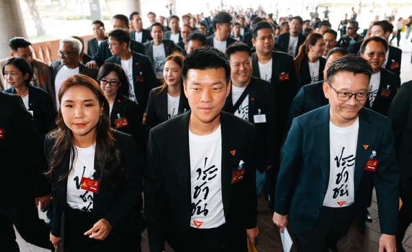 วิกฤตพรรคประชาชน ? แกนนำแต่ละรุ่นเห็นต่าง และการเตรียมรับมือนิติสงครามคดีอดีต 44 สส.