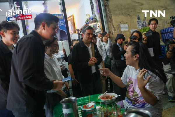 รูป-ประมวลภาพ(เมื่อวันที่ 30 ธ.ค.68) “อภิสิทธิ์” ลงพื้นที่บางรัก ช่วย “พีรวุฒิ” เขต 1 หาเสียง มั้นใจนโยบาย บุคลากร มัดใจคนกรุง-7