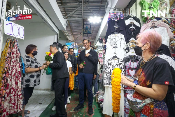 รูป-"อภิสิทธิ์" ลุยตลาดเมืองไทยภัทร ขอบคุณโพลหนุน ปชป.ลำดับ 4 ดัน ปชป. สู้ทุนเทา-ปราบโกง ชี้ "โหวตโน" คืออาวุธประชาชนสั่งสอนการเมืองอุปถัมภ์-21