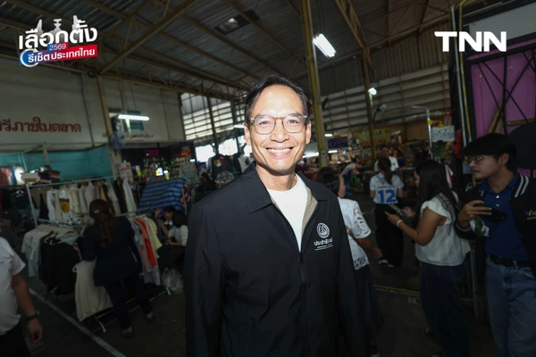 รูป-"อภิสิทธิ์" ลุยตลาดเมืองไทยภัทร ขอบคุณโพลหนุน ปชป.ลำดับ 4 ดัน ปชป. สู้ทุนเทา-ปราบโกง ชี้ "โหวตโน" คืออาวุธประชาชนสั่งสอนการเมืองอุปถัมภ์-16