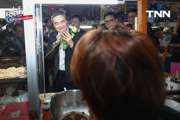 รูป-"อภิสิทธิ์" ลุยตลาดเมืองไทยภัทร ขอบคุณโพลหนุน ปชป.ลำดับ 4 ดัน ปชป. สู้ทุนเทา-ปราบโกง ชี้ "โหวตโน" คืออาวุธประชาชนสั่งสอนการเมืองอุปถัมภ์-13