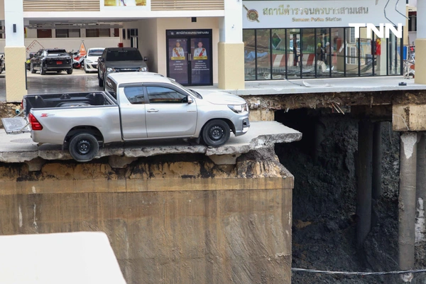 รูป-ประมวลภาพ ถนนทรุดตัวครั้งใหญ่บริเวณด้านหน้าโรงพยาบาลวชิรพยาบาล-8