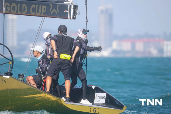 รูป-ประมวลภาพ พระราชินี ทรงนำนักกีฬาเรือใบทีมชาติไทย แข่งขันเก็บคะแนนวันที่ 1 ของกีฬาเรือใบ ประเภทเรือคีลโบท SSL47  ซีเกมส์ ครั้งที่ 33-22