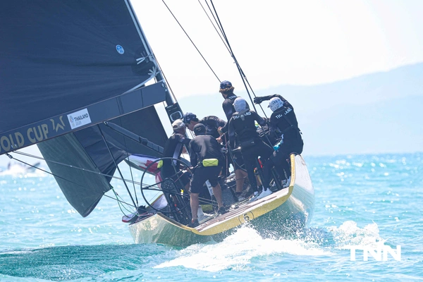 รูป-ประมวลภาพ พระราชินี ทรงนำนักกีฬาเรือใบทีมชาติไทย แข่งขันเก็บคะแนนวันที่ 1 ของกีฬาเรือใบ ประเภทเรือคีลโบท SSL47  ซีเกมส์ ครั้งที่ 33-8