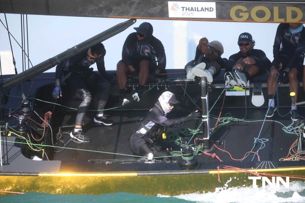 รูป-ประมวลภาพ พระราชินี ทรงนำนักกีฬาเรือใบทีมชาติไทย แข่งขันเก็บคะแนนวันที่ 1 ของกีฬาเรือใบ ประเภทเรือคีลโบท SSL47  ซีเกมส์ ครั้งที่ 33-19