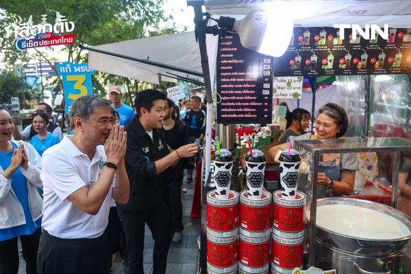 รูป-"มาร์ค" นำทีม ปชป. บุกกรุงฯ ชูนโยบาย "รถไฟฟ้า 5-30 บาท" ดัน พ.ร.บ.อากาศสะอาด แก้ฝุ่น PM 2.5-28