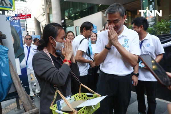 รูป-"มาร์ค" นำทีม ปชป. บุกกรุงฯ ชูนโยบาย "รถไฟฟ้า 5-30 บาท" ดัน พ.ร.บ.อากาศสะอาด แก้ฝุ่น PM 2.5-25