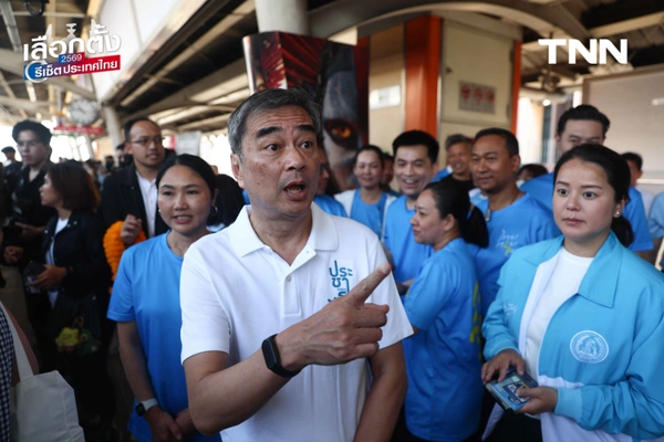 รูป-"มาร์ค" นำทีม ปชป. บุกกรุงฯ ชูนโยบาย "รถไฟฟ้า 5-30 บาท" ดัน พ.ร.บ.อากาศสะอาด แก้ฝุ่น PM 2.5-14