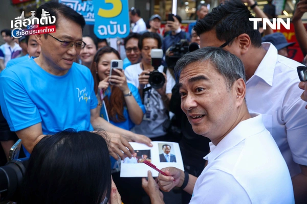 รูป-"มาร์ค" นำทีม ปชป. บุกกรุงฯ ชูนโยบาย "รถไฟฟ้า 5-30 บาท" ดัน พ.ร.บ.อากาศสะอาด แก้ฝุ่น PM 2.5-26