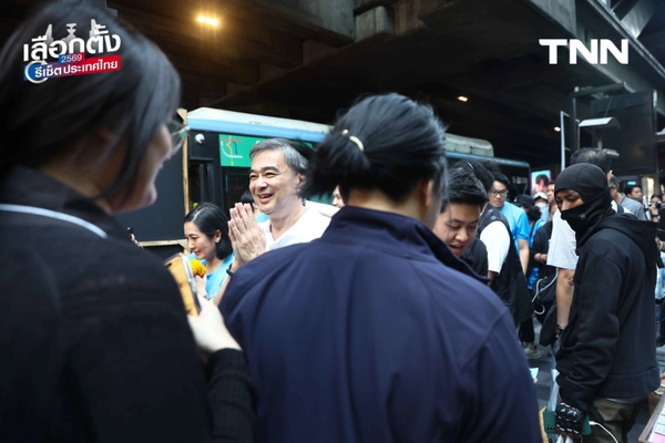 รูป-"มาร์ค" นำทีม ปชป. บุกกรุงฯ ชูนโยบาย "รถไฟฟ้า 5-30 บาท" ดัน พ.ร.บ.อากาศสะอาด แก้ฝุ่น PM 2.5-19