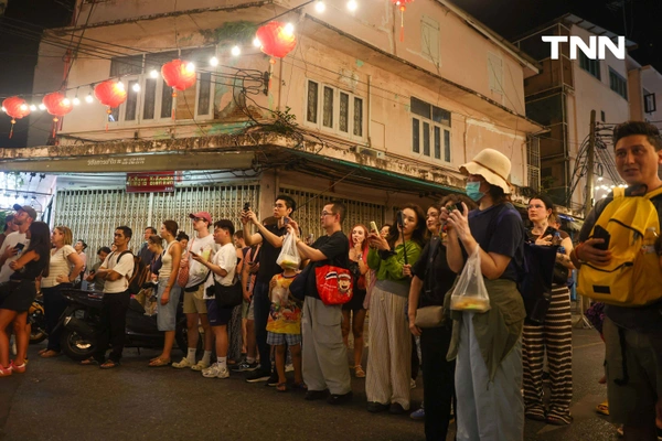 รูป-เช็กอินตรุษจีนบรรทัดทอง 2026 ชมมังกรทอง 30 เมตร-ล่าแต้มมงคลแลกอั่งเปา จัดเต็มความเฮงถึง 22 ก.พ. 69-13