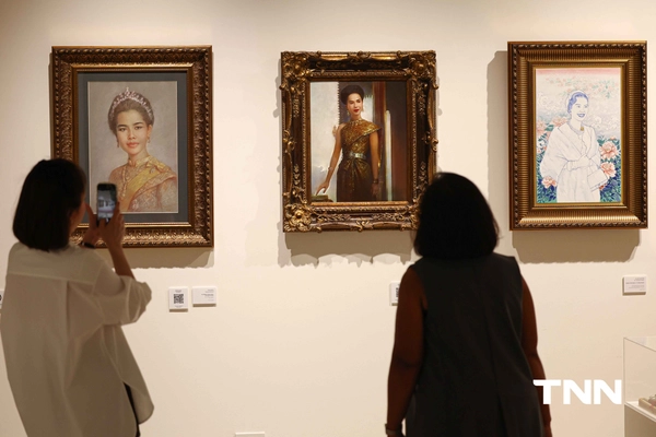 รูป-2 ศิลปินแห่งชาติ นำทัพสร้างสรรค์งานศิลป์ชั้นสูง น้อมรำลึกในพระมหากรุณาธิคุณ “สมเด็จพระพันปีหลวง"-13