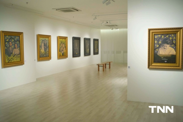 รูป-2 ศิลปินแห่งชาติ นำทัพสร้างสรรค์งานศิลป์ชั้นสูง น้อมรำลึกในพระมหากรุณาธิคุณ “สมเด็จพระพันปีหลวง"-7