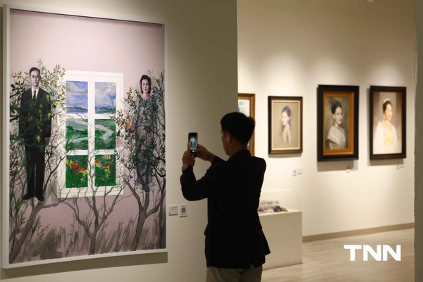 รูป-2 ศิลปินแห่งชาติ นำทัพสร้างสรรค์งานศิลป์ชั้นสูง น้อมรำลึกในพระมหากรุณาธิคุณ “สมเด็จพระพันปีหลวง"-15