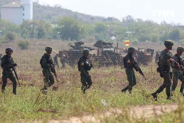รูป-"ไทย-สหรัฐฯ-เกาหลีใต้-สิงคโปร์" ฝึกร่วมผสม คอบร้าโกลด์ 2026 ยกพลขึ้นบก โชว์ศักยภาพกำลังรบ 4 ชาติ-21