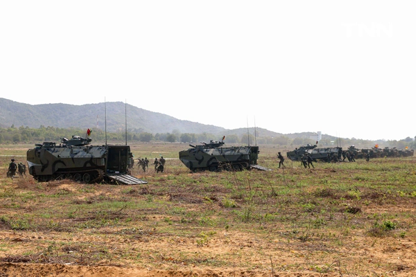 รูป-"ไทย-สหรัฐฯ-เกาหลีใต้-สิงคโปร์" ฝึกร่วมผสม คอบร้าโกลด์ 2026 ยกพลขึ้นบก โชว์ศักยภาพกำลังรบ 4 ชาติ-23