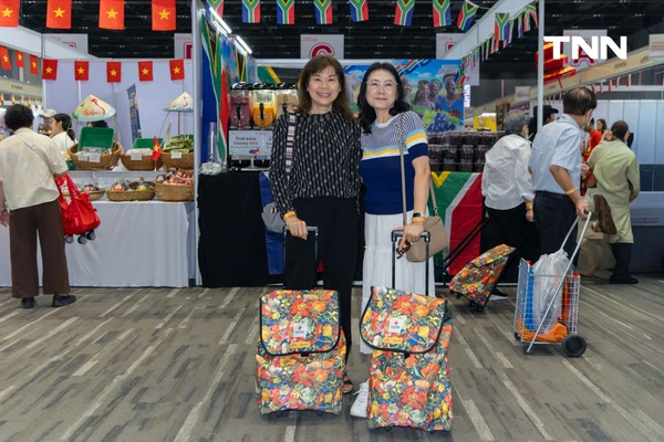 รูป-กรมสมเด็จพระเทพฯ เสด็จพระราชดำเนินไปทรงเปิดงานและทรงเยี่ยมร้าน “งานออกร้านคณะภริยาทูต ครั้งที่ 59”-20