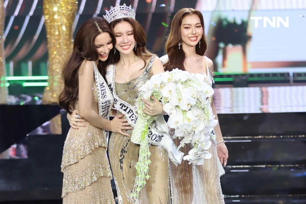 รูป-สาวงามผู้ไม่ยอมแพ้ "บุ๊ค ธีรชยา" คว้ามงกุฎ Miss Tiffany 2026 สมใจ ในธีมสุดทรงพลัง "RISE AS ONE"-52