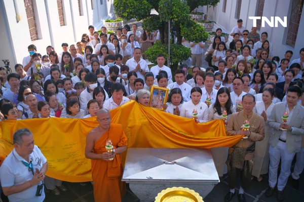 รูป-ชาวพุทธร่วมใจ ตักบาตร-ห่มผ้าพระปรางค์วัดอรุณฯ รับอรุณวันมาฆบูชา ปี 2569-11