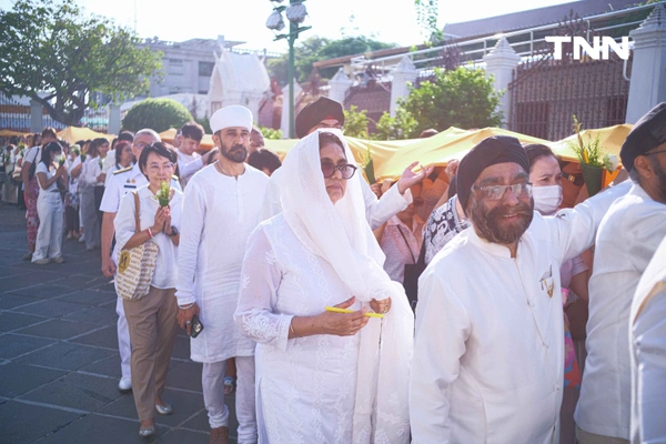 รูป-ชาวพุทธร่วมใจ ตักบาตร-ห่มผ้าพระปรางค์วัดอรุณฯ รับอรุณวันมาฆบูชา ปี 2569-14