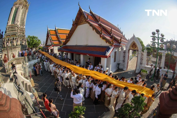 รูป-ชาวพุทธร่วมใจ ตักบาตร-ห่มผ้าพระปรางค์วัดอรุณฯ รับอรุณวันมาฆบูชา ปี 2569-26