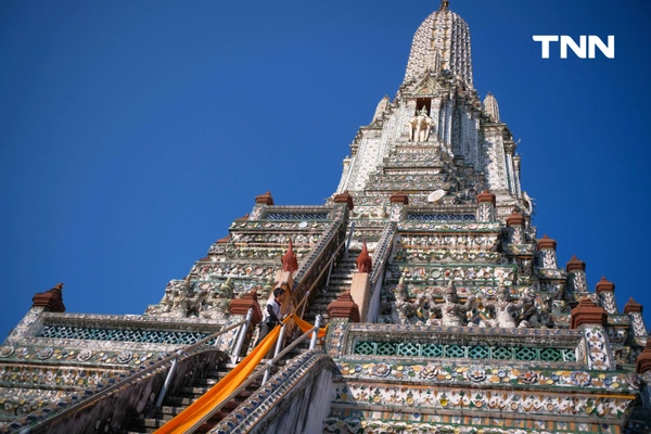 รูป-ชาวพุทธร่วมใจ ตักบาตร-ห่มผ้าพระปรางค์วัดอรุณฯ รับอรุณวันมาฆบูชา ปี 2569-17