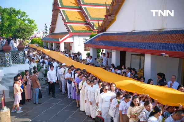รูป-ชาวพุทธร่วมใจ ตักบาตร-ห่มผ้าพระปรางค์วัดอรุณฯ รับอรุณวันมาฆบูชา ปี 2569-13