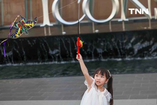 รูป-เล่นว่าวริมแม่น้ำเจ้าพระยา ICONSIAM SUMMER KITE PLAYGROUND 2026 สนุกกับว่าวหลากสีสันตลอด 10 วันเต็ม-11