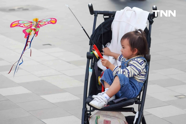 รูป-เล่นว่าวริมแม่น้ำเจ้าพระยา ICONSIAM SUMMER KITE PLAYGROUND 2026 สนุกกับว่าวหลากสีสันตลอด 10 วันเต็ม-16