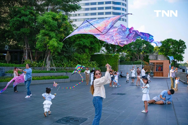 รูป-เล่นว่าวริมแม่น้ำเจ้าพระยา ICONSIAM SUMMER KITE PLAYGROUND 2026 สนุกกับว่าวหลากสีสันตลอด 10 วันเต็ม-5