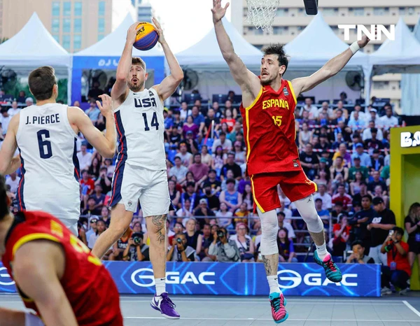 รูป-ปิดม่านศึกฟีบ้า 3x3 สุดยิ่งใหญ่ หนุ่มอเมริกาควงสาวเนเธอแลนด์ผงาดแชมป์ ท่ามกลางเสียงชื่นชมจากแฟนบาสทั่วโลก-8