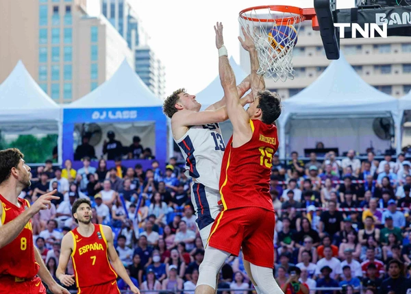 รูป-ปิดม่านศึกฟีบ้า 3x3 สุดยิ่งใหญ่ หนุ่มอเมริกาควงสาวเนเธอแลนด์ผงาดแชมป์ ท่ามกลางเสียงชื่นชมจากแฟนบาสทั่วโลก-7