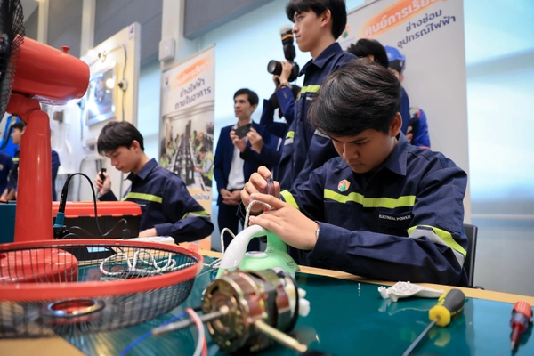 รูป-วิทยาลัยเทคโนโลยีปัญญาภิวัฒน์ กลุ่มธุรกิจซีพี ออลล์ เดินหน้าสร้างคนอย่างยั่งยืน เปิด 9 ศูนย์การเรียนรู้-7