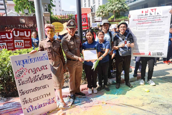 รูป-"มีเชื้อ HIV ก็เป็นตำรวจได้" ภาคประชาชนรวมตัวยื่นหนังสือถึง สตช. ย้ำหลักการต้องหยุดเลือกปฏิบัติ-14