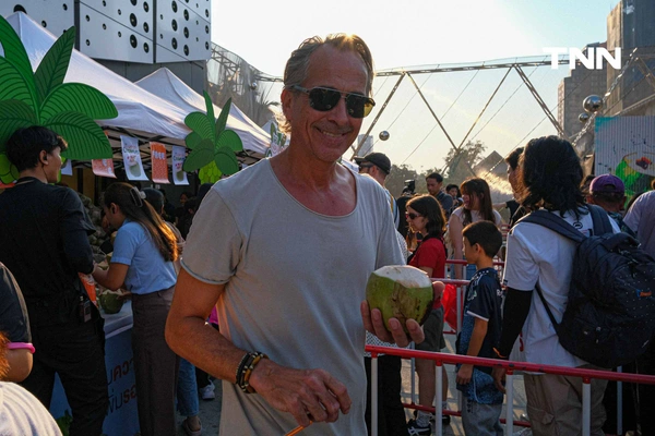 รูป-ธนชาต-MBK ผนึกกำลังพันธมิตรแจกมะพร้าว 10,000 ลูก ช่วยเกษตรกรแก้วิกฤตราคาตกต่ำ-9