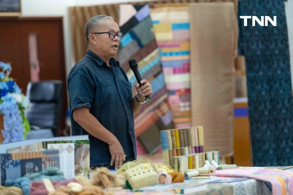 รูป-สานพระดำริ “ผ้าไทยใส่ให้สนุก” ต่อยอดภูมิปัญญาแฟชั่นยั่งยืน สร้างมูลค่าสู่ชุมชน-21