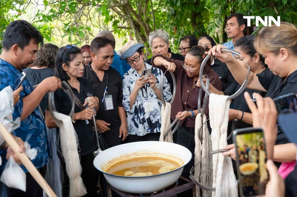 รูป-สานพระดำริ “ผ้าไทยใส่ให้สนุก” ต่อยอดภูมิปัญญาแฟชั่นยั่งยืน สร้างมูลค่าสู่ชุมชน-14