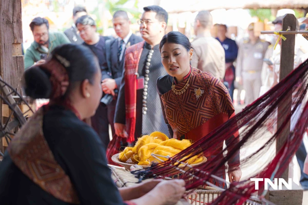 รูป-สานพระดำริ “ผ้าไทยใส่ให้สนุก” ต่อยอดภูมิปัญญาแฟชั่นยั่งยืน สร้างมูลค่าสู่ชุมชน-7