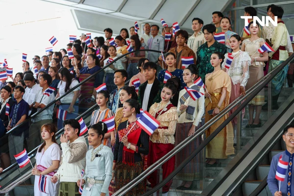 รูป-'ซาบีดา' สวมชุดไทยเรือนต้นร่วมรำปลุกกระแส "ภูมิใจแต่งไทย" ทั่วประเทศ-7
