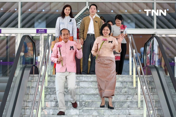 รูป-'ซาบีดา' สวมชุดไทยเรือนต้นร่วมรำปลุกกระแส "ภูมิใจแต่งไทย" ทั่วประเทศ-6