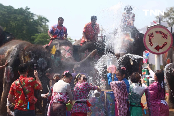รูป-สีสันกรุงเก่า ช้าง 10 เชือกเพนต์ลายสวยงาม ร่วมเล่นน้ำรับมหาสงกรานต์อยุธยาปี 69-21