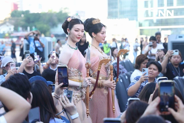 รูป-หลิง-ออม สวมบทเป็นนางรากษสเทวี นางสงกรานต์ประจำปี 2569 ในชุดไทยประยุกต์ร่วมฉลองวันปีใหม่ไทย-5